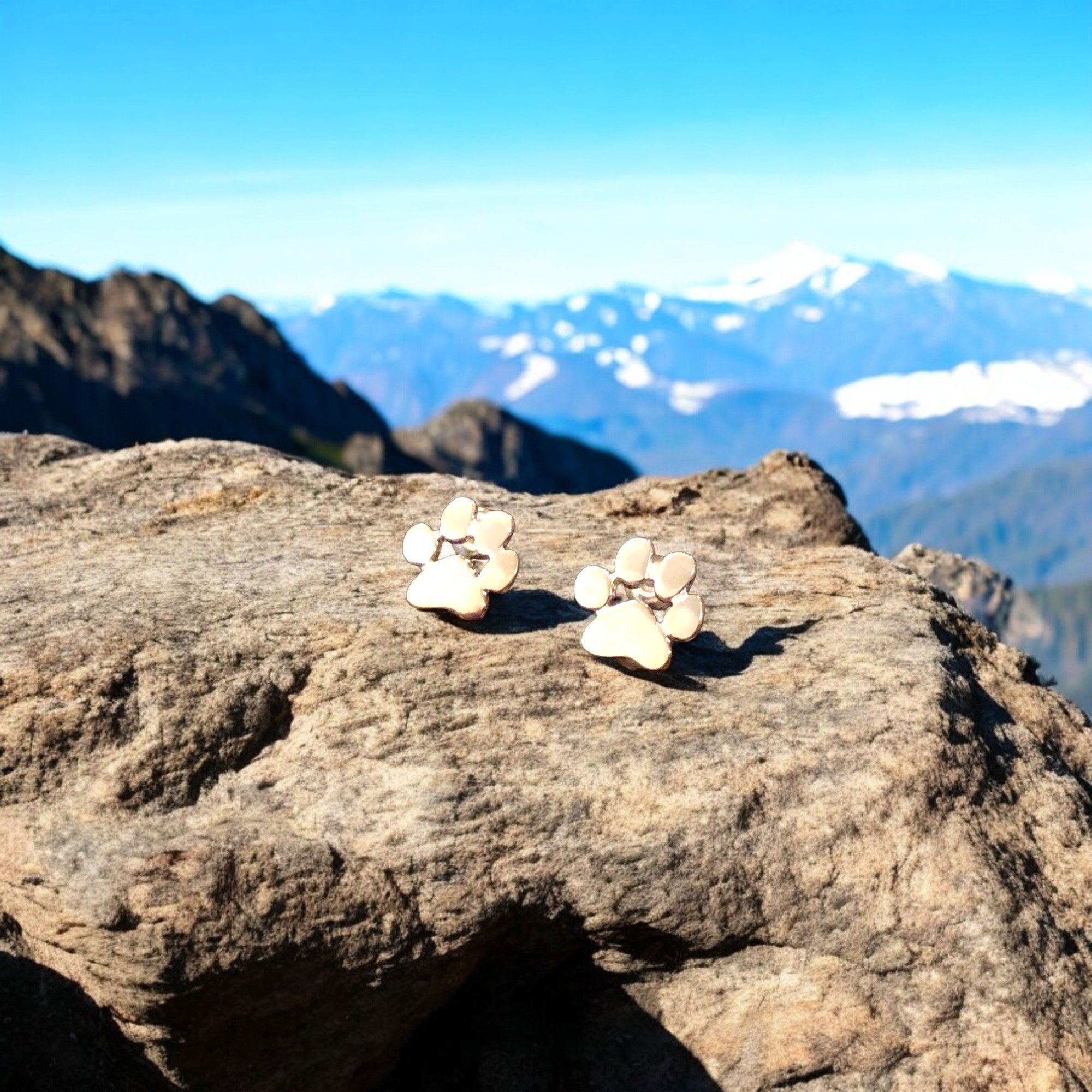 Lylah™ | Huggie Earrings in the Shape of a Paw