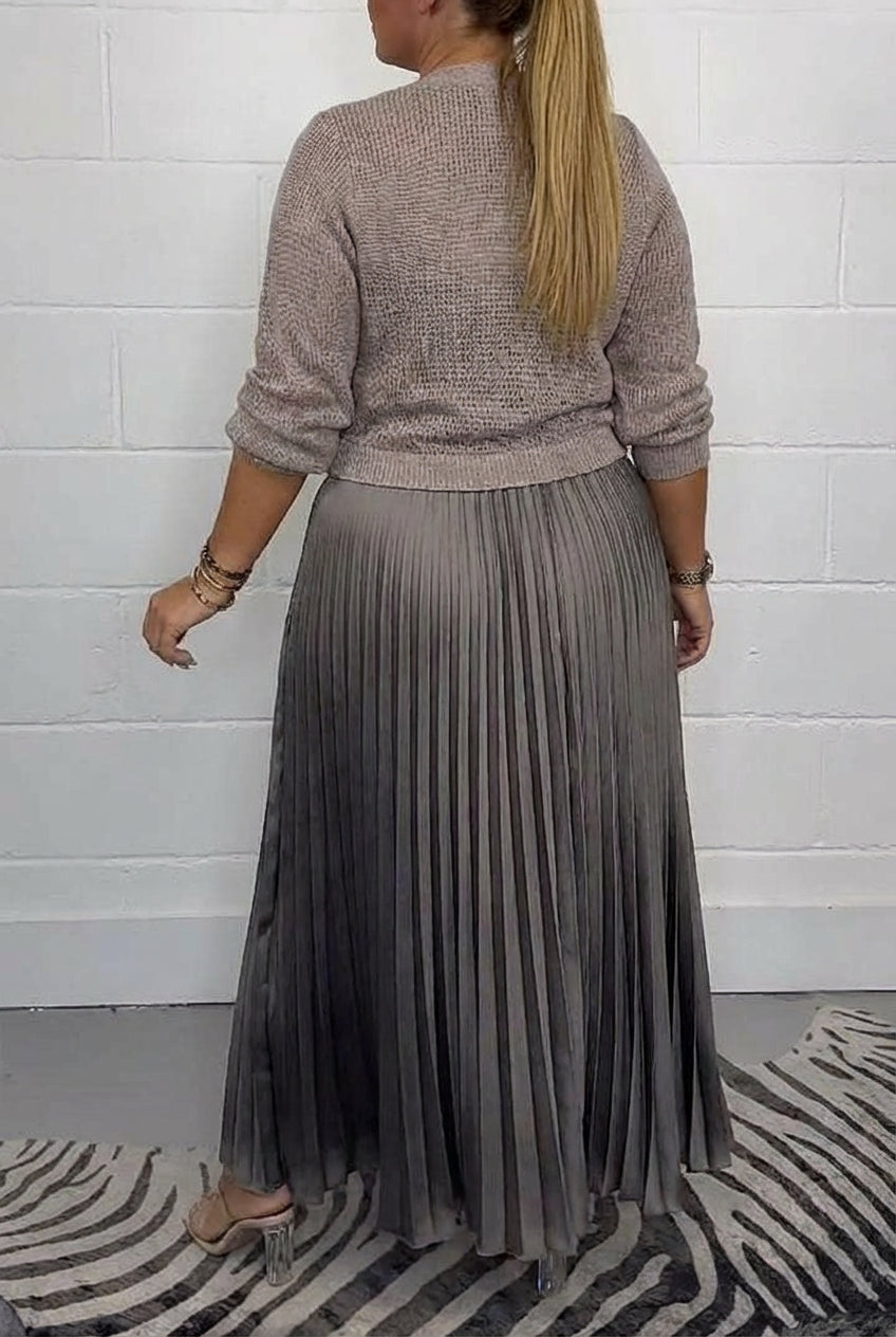 Claudia - Maxi dress with sweater and pleated skirt