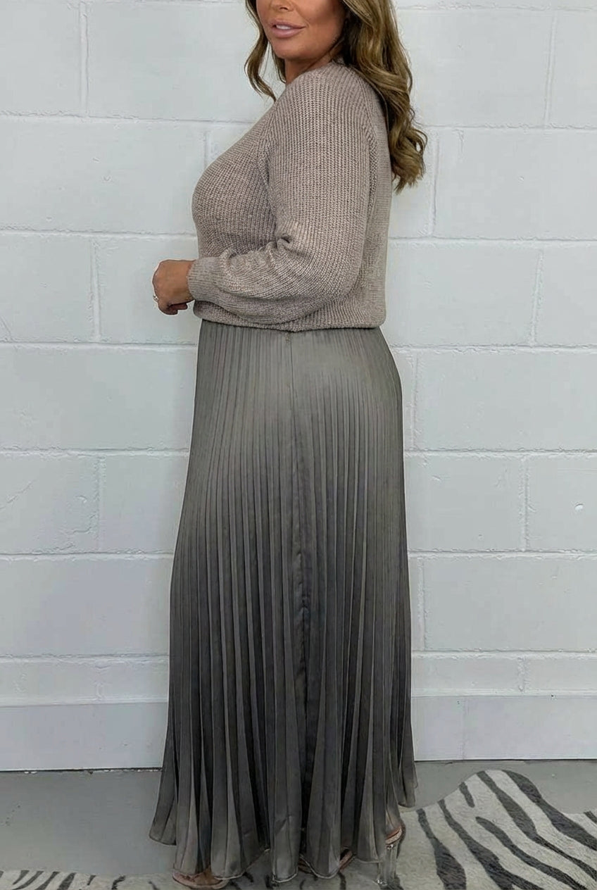 Claudia - Maxi dress with sweater and pleated skirt